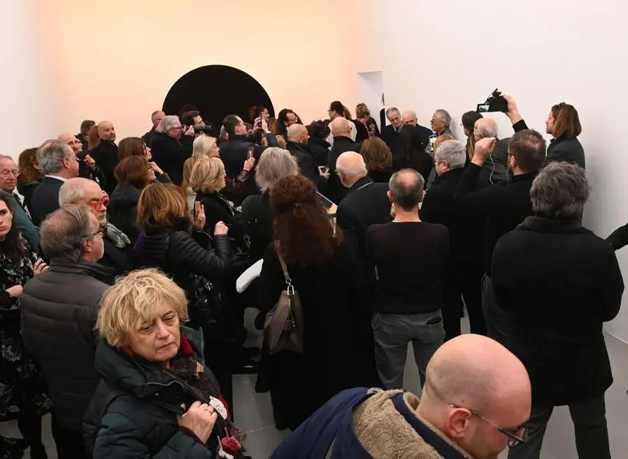 Il vernissage della mostra di Anish Kapoor e Giulio Paolini alla Galleria Massimo Minini
