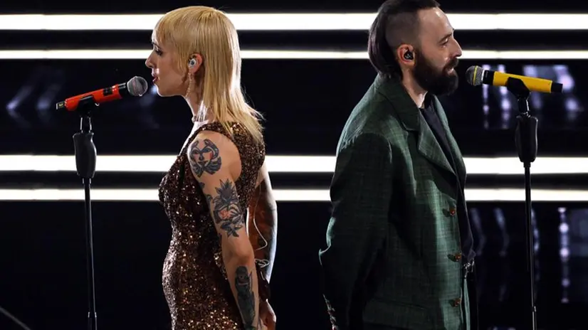 I Coma_Cose cantano L'addio sul palco dell'Ariston