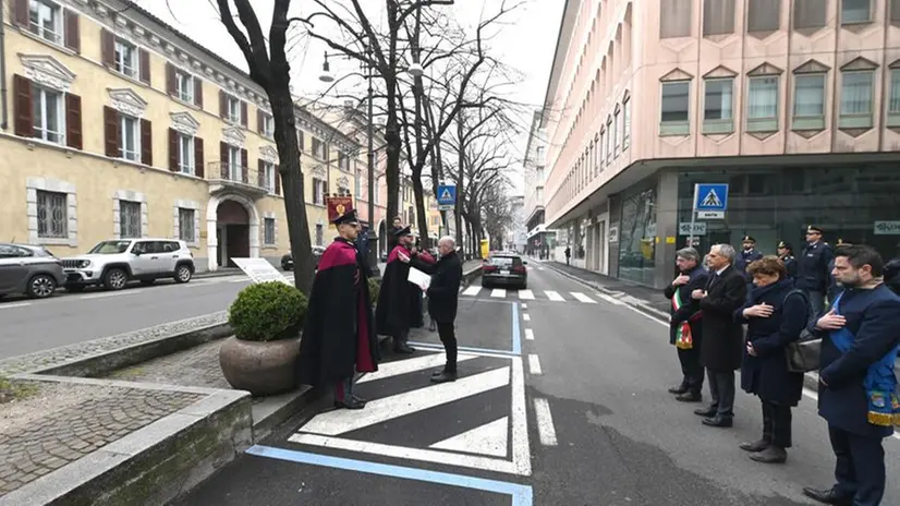 La cerimonia in memoria del poliziotto Domenico Prosperi