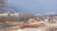 All'Ate 24 i lavori di ripristino delle sponde del lago che diventerà parte del Parco delle Cave - © www.giornaledibrescia.it