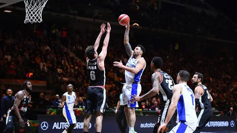 Basket, la finale di Coppa Italia tra Germani Brescia e Virtus Bologna