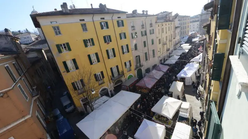 L'affollata Fiera di San Faustino