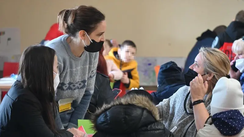 Un momento di accoglienza a Brescia di rifugiati ucraini  - © www.giornaledibrescia.it