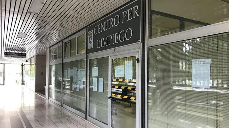 Il Centro per l'impiego di Brescia in via Cipro - © www.giornaledibrescia.it