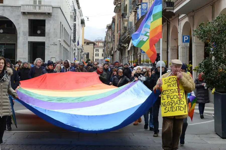 La marcia per la pace in centro a Brescia