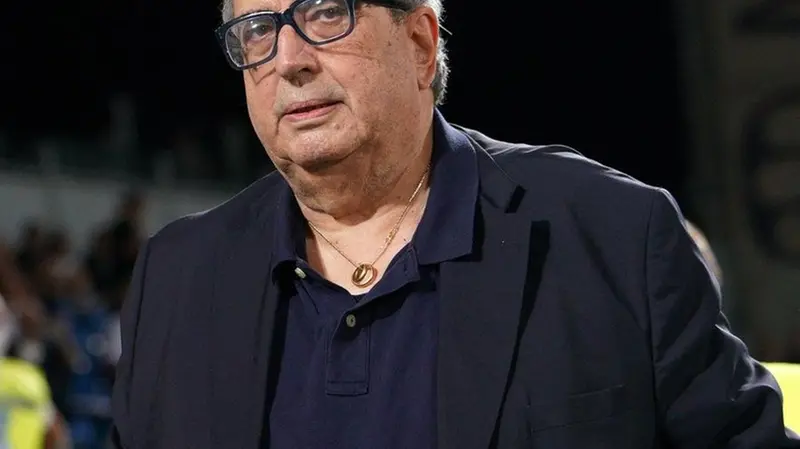 Giorgio Perinetti dà la carica al nuovo tecnico del Brescia Calcio - © www.giornaledibrescia.it