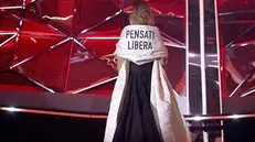 L'ingresso di Chiara Ferragni sul palco del Teatro Ariston - Foto Ansa  © www.giornaledibrescia.it