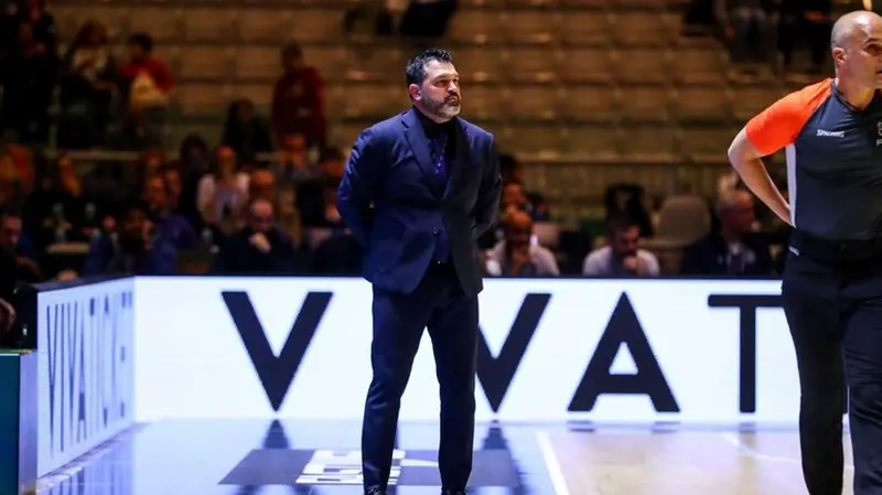 Coach Alessandro Magro a bordocampo a Torino - Foto B.Costantini © Ciamillo-Castoria