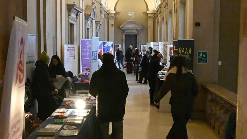 Associazioni di volontariato presenti con i ragazzi del servizio civile al Mo.Ca - Foto © www.giornaledibrescia.it