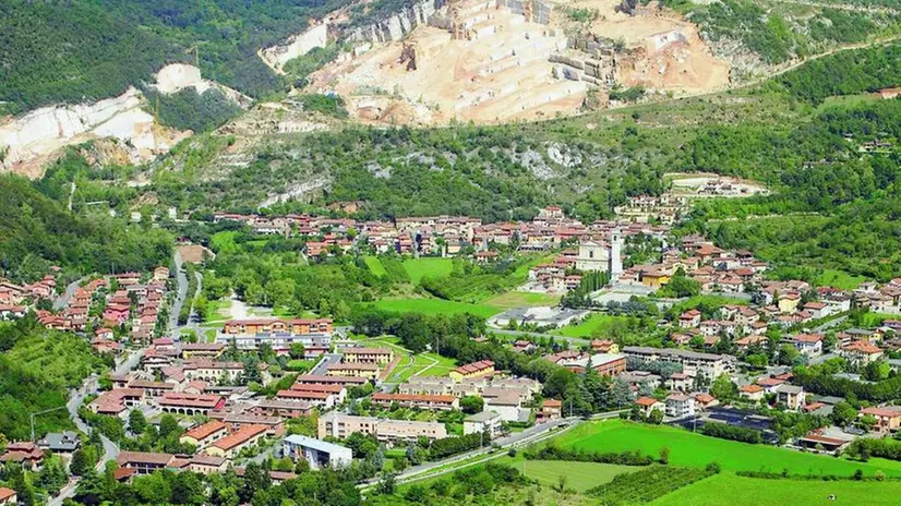 Una panoramica di Botticino Mattina e delle cave - © www.giornaledibrescia.it