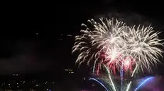 I fuochi d'artificio allo scoccare del 2023 sul golfo di Salò - © David Pasotti