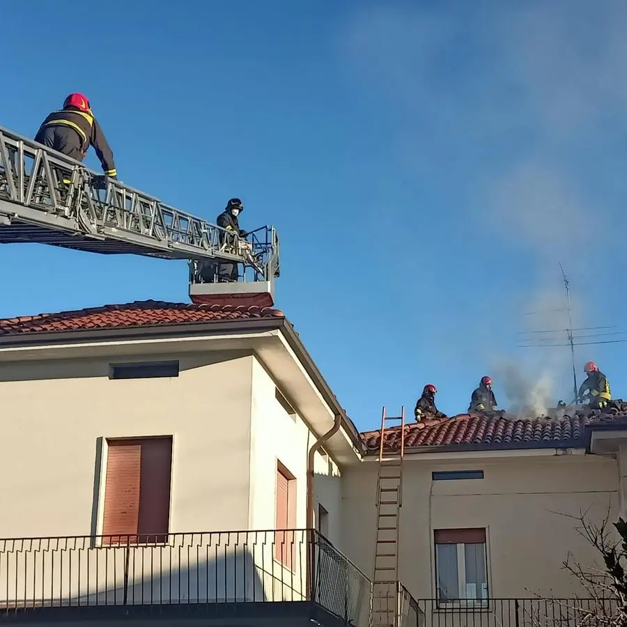 L'intervento dei vigili del fuoco a Palazzolo