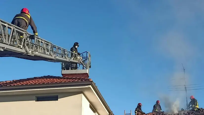 L'intervento dei vigili del fuoco a Palazzolo