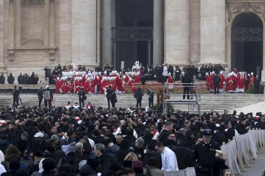 Oggi i funerali del Papa emerito Benedetto XVI
