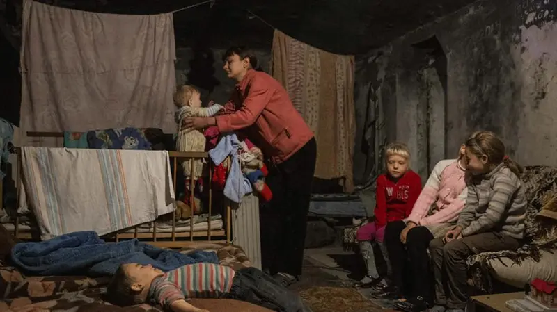 Alcuni degli scatti della fotoreporter bresciana in mostra al Mo.Ca.