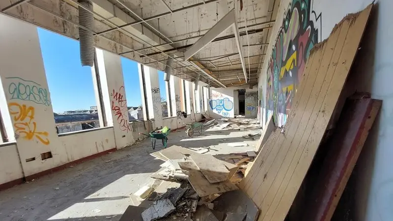 La «ripulitura» della palazzina uffici