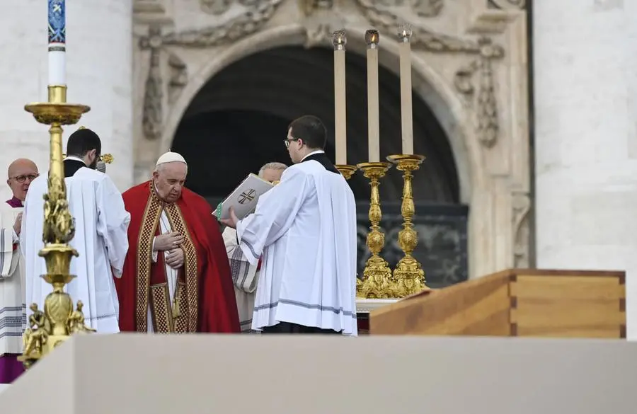 Oggi i funerali del Papa emerito Benedetto XVI