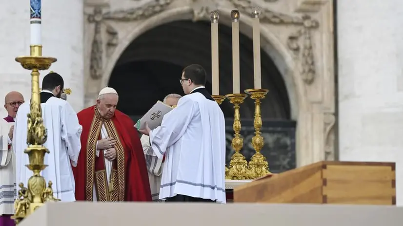 Oggi i funerali del Papa emerito Benedetto XVI