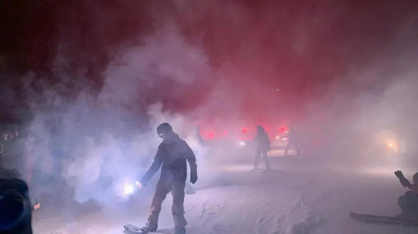 Passo del Tonale, la fiaccolata sfida il meteo avverso
