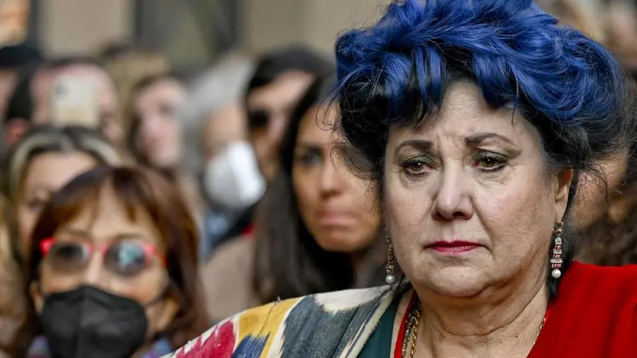 Marisa Laurito durante la manifestazione di solidarietà a Napoli verso i giovani che lottano per la libertà in Iran