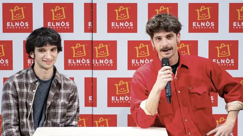 I Santi Francesi incontrano i fan e le fan a Elnòs
