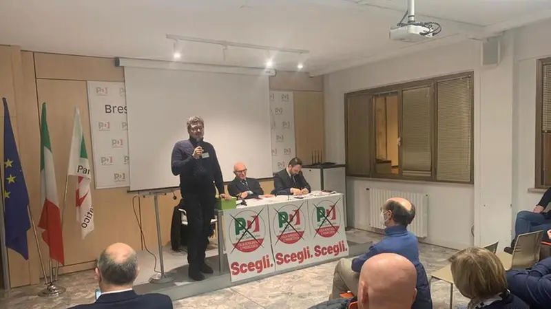 L'assemblea del Pd di Brescia che ha scelto di candidare Castelletti alle amministrative