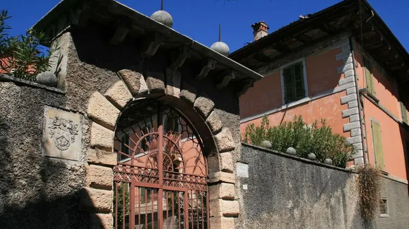 Il cinquecentesco Palazzo Bulgheroni è uno degli immobili più pregiati di Toscolano - © www.giornaledibrescia.it