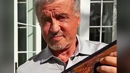 Sylvester Stallone con il fucile Beretta - © www.giornaledibrescia.it