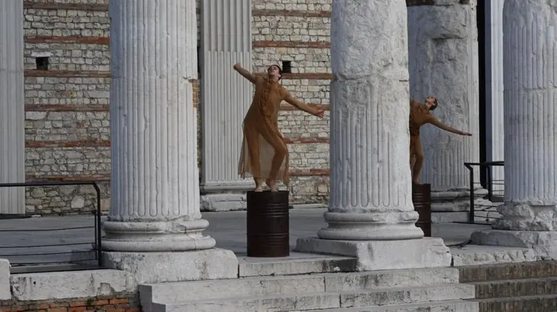 «Eppur si muove», lo spettacolo di Francesca Lattuada al Capitolium