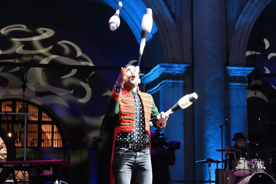 Diego Spagnoli e gli ospiti sul palco in piazza Loggia