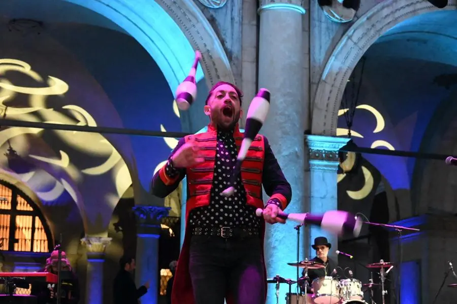 Diego Spagnoli e gli ospiti sul palco in piazza Loggia