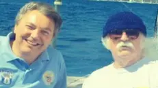 Il rezzatese Adolfo Galli in barca con David Crosby negli Usa - © www.giornaledibrescia.it