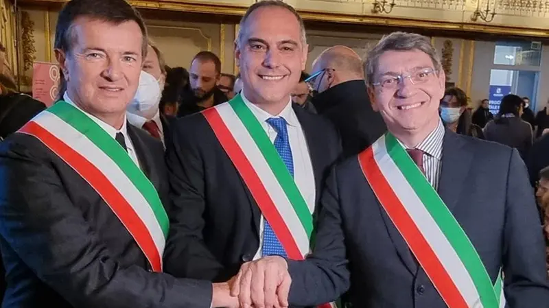 Il sindaco di Procida con i due sindaci di Bergamo e Brescia - © www.giornaledibrescia.it