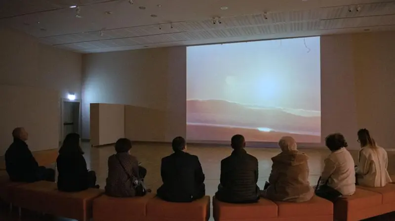 Il video Sunset e la conferenza stampa di presentazione della mostra