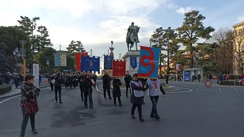 Il corteo passa in piazza Garibaldi