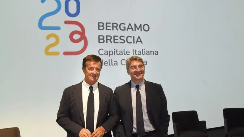 Gori e Del Bono durante una conferenza stampa - © www.giornaledibrescia.it