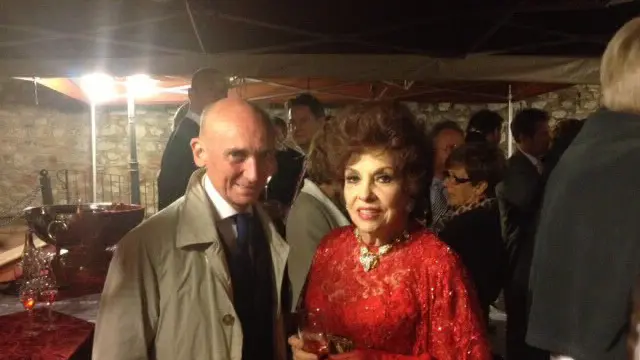 Gina Lollobrigida con Roberto Gaburri, presidente 1000 Miglia, nel 2013 - Foto © www.giornaledibrescia.it