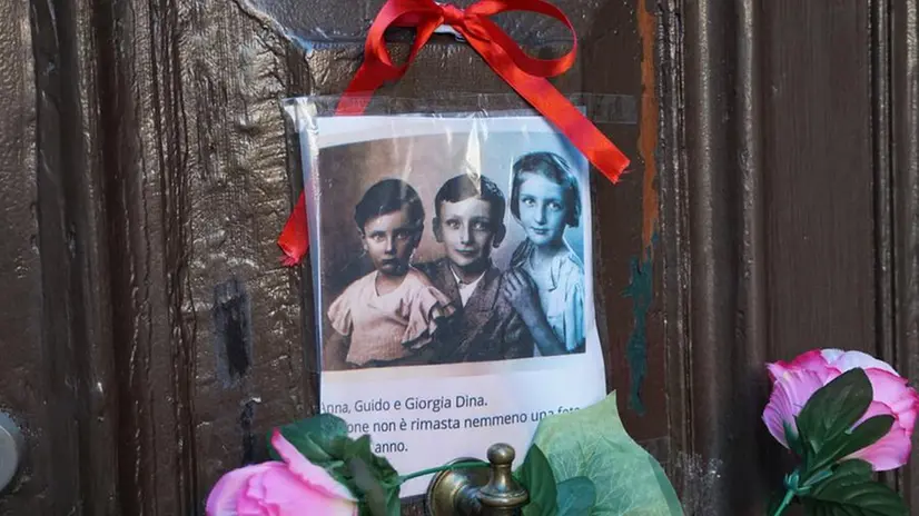 Giorno Memoria: Venezia, fiori e foto per famiglia deportata | Giornale