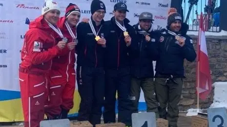 Il podio con Rovelli e Bertagnolli ai campionati mondiali paralimpici di sci