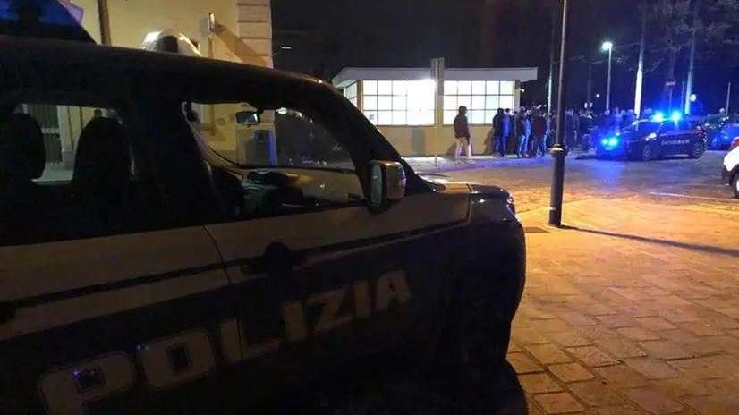 Chiari, investito dal treno mentre attraversa i binari: muore 15enne