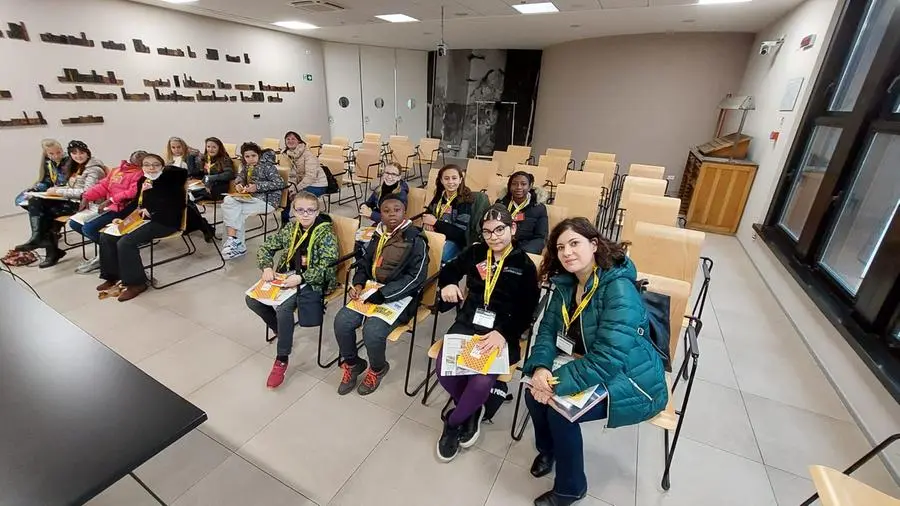 La classe V della primaria di Paitone in visita al GdB