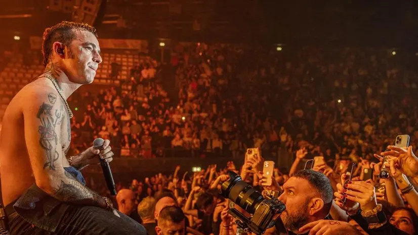 Salmo, bagno di folla al debutto del suo «Flop Tour» in novembre a Firenze - © MARCO BORRELLI