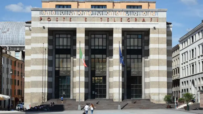 Il Palazzo delle Poste in piazza Vittoria - © www.giornaledibrescia.it