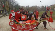 Il ritrovo della «Babbo Natale & Babbo Running» a Campo Marte