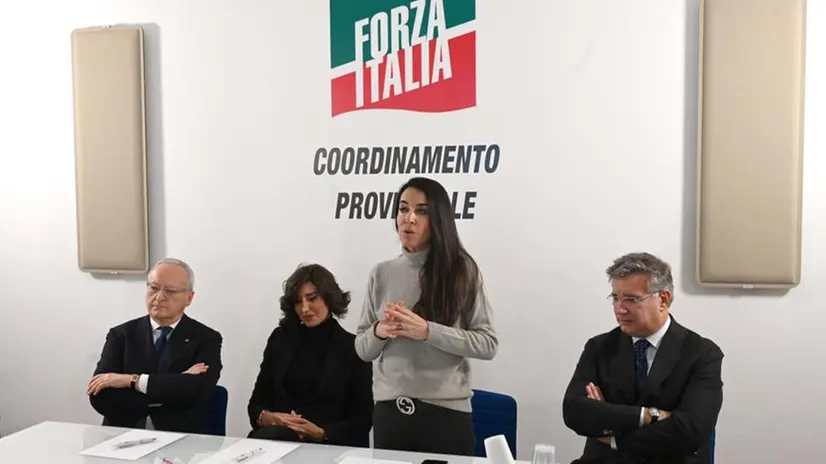 La conferenza stampa di Bernini e Ronzulli in via Inganni
