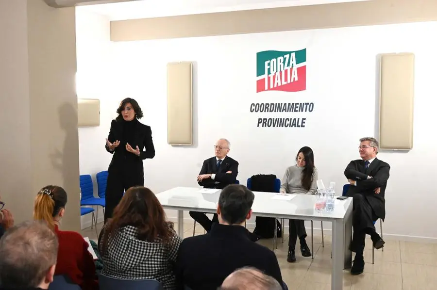 La conferenza stampa di Bernini e Ronzulli in via Inganni