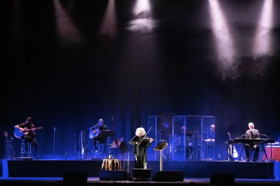 Alcuni momenti del concerto di Angelo Branduardi a Brescia