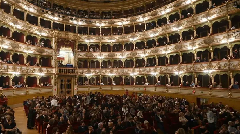 Platea affollata al Grande di Brescia - Foto New Reporter Favretto © www.giornaledibrescia.it