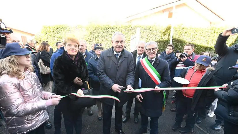 L'inaugurazione Divisione amministrativa per passaporti e immigrazione della Valcamonica