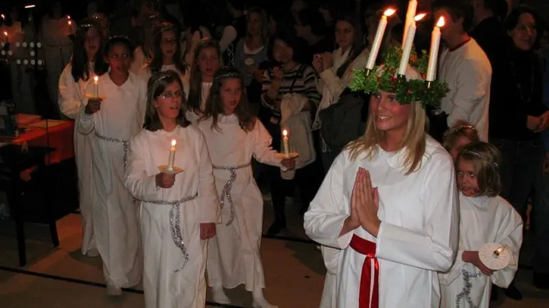 Nei Paesi del nord Europa santa Lucia è rappresentata con una corona di candele
